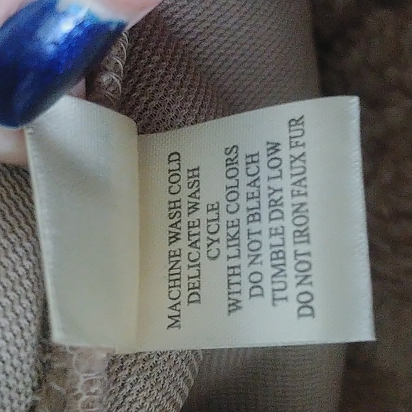 Dylan Harlowe Poncho Hoodie - Picture 8 of 10